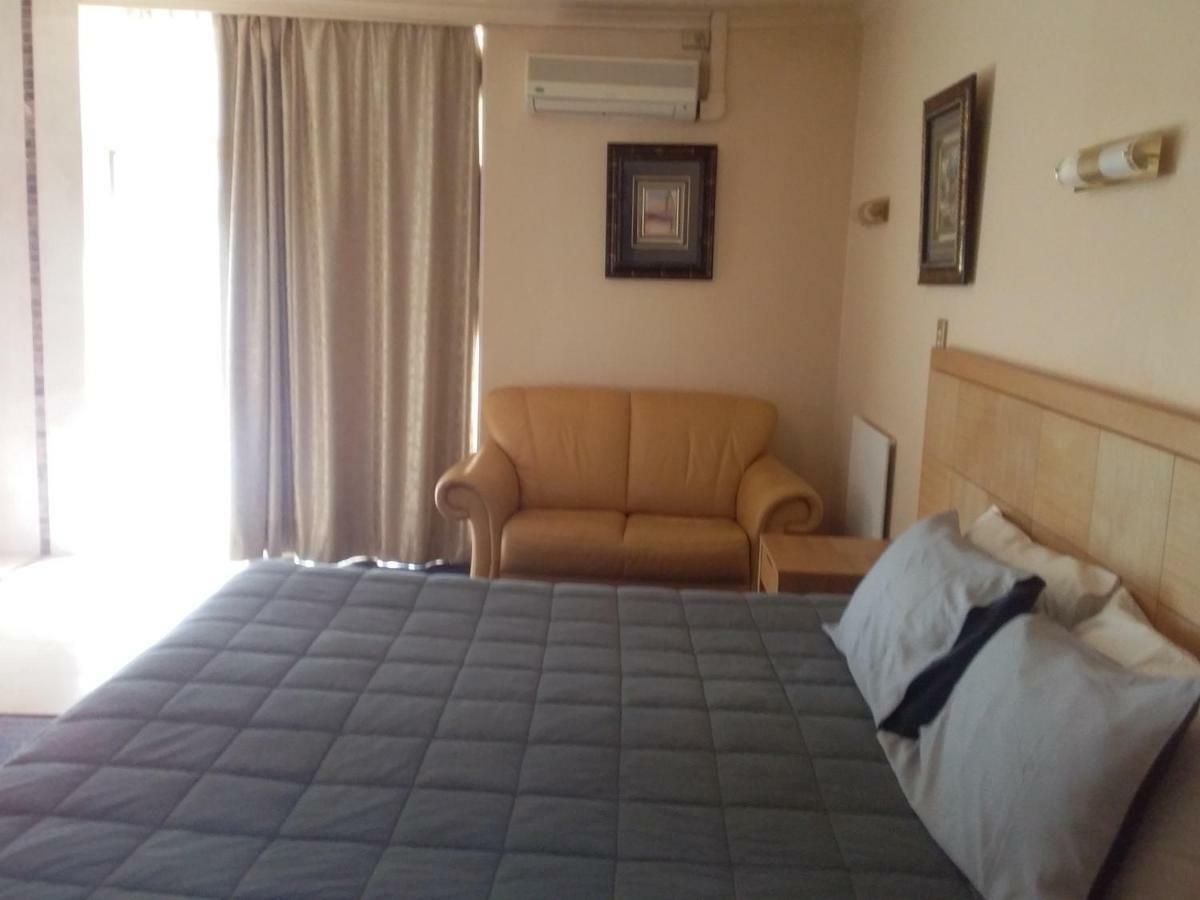 Desert Sand Motor Inn Broken Hill Dış mekan fotoğraf